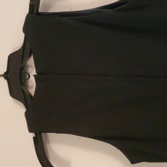 A simple but elegant evening gown. - Picture 5 of 16